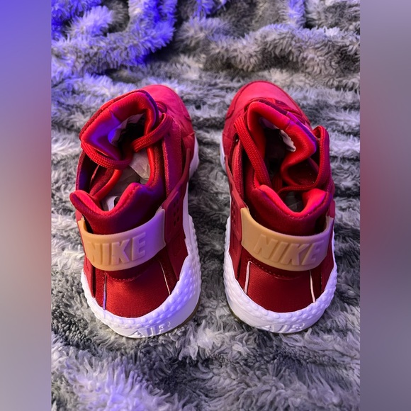 Nike Womens Air Huarache Run SD (red & gum sole) - Picture 11 of 11